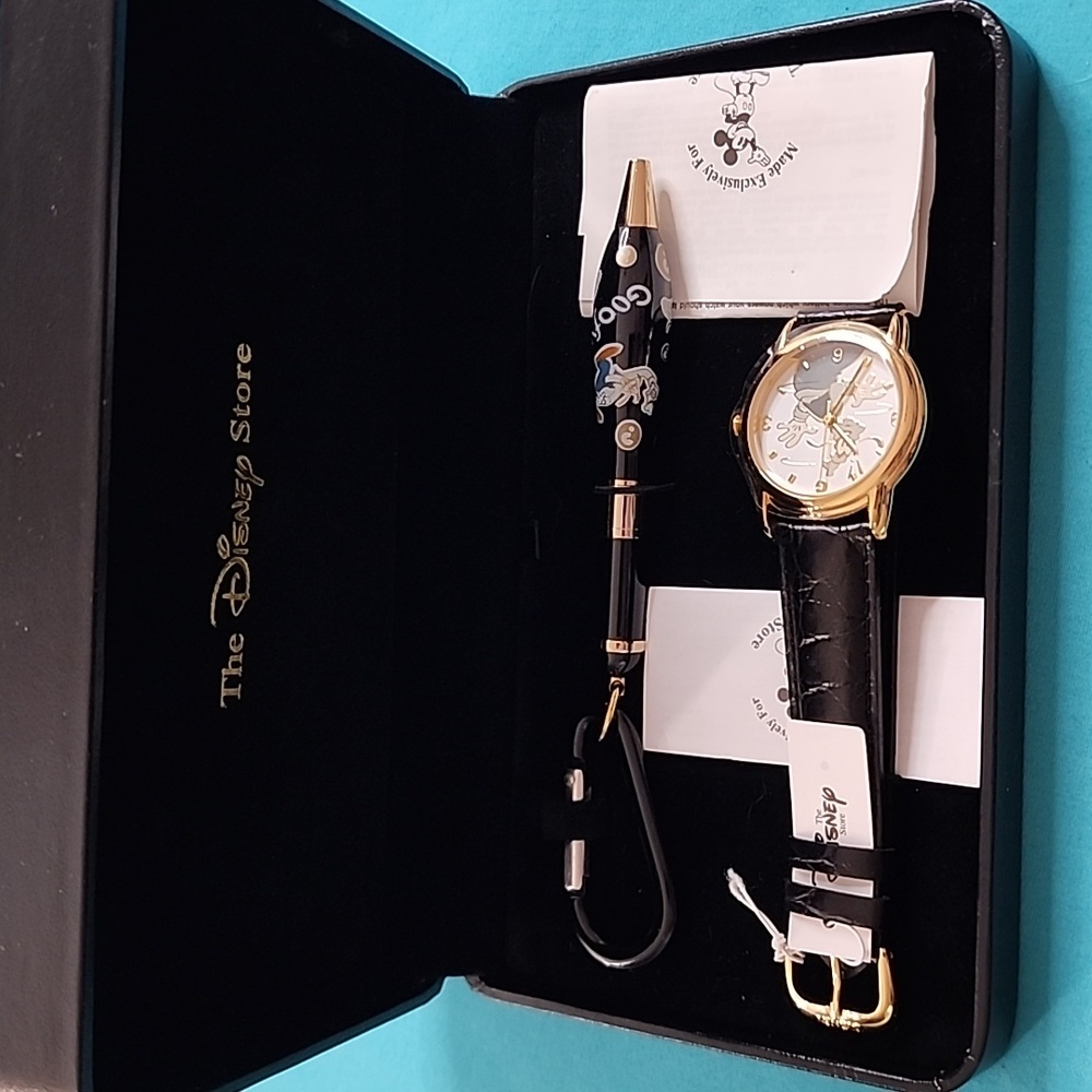 Vintage Rare NWT Disney Goofy Watch with Matching Pen Keychain